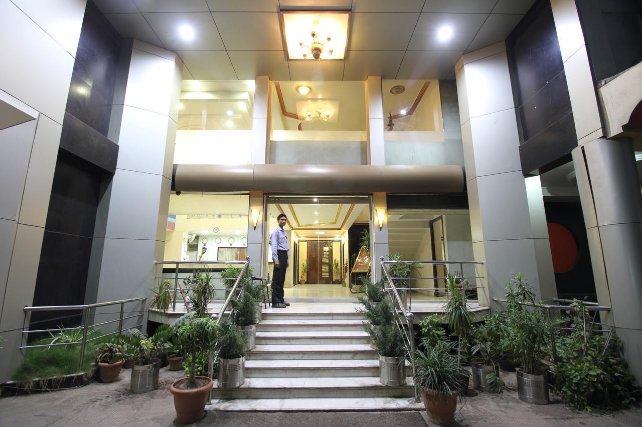 ホテル グランド アルジュン Rāipur エクステリア 写真