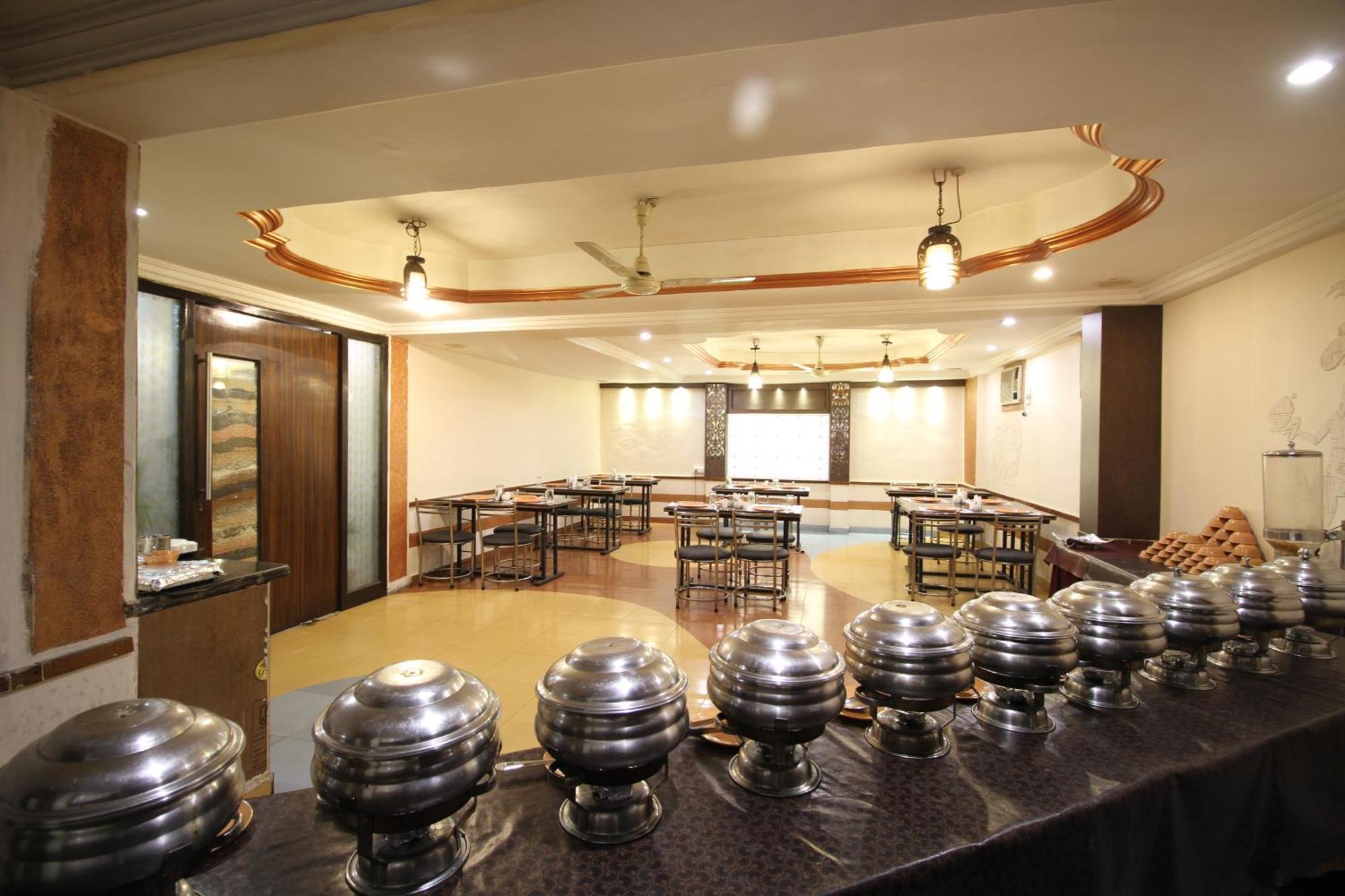 ホテル グランド アルジュン Rāipur エクステリア 写真